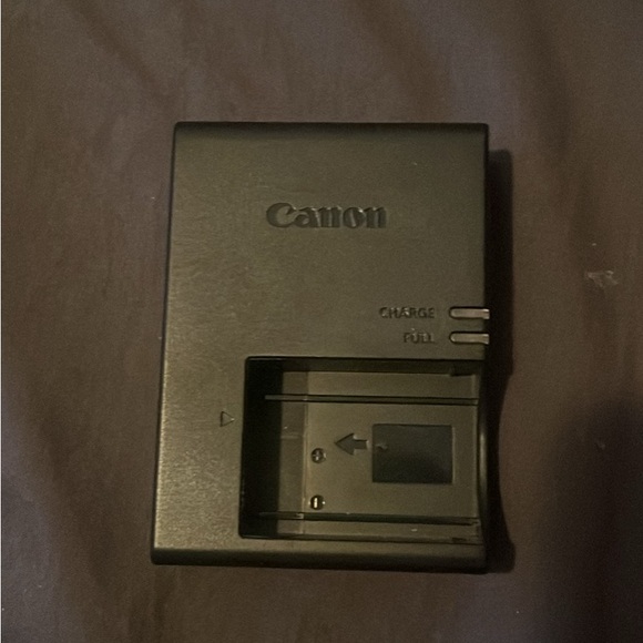 Selling the canon rebel SL3 with all its things - Picture 1 of 5